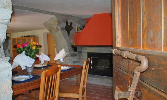 Negrentino House | Inviting Private Villa for 5 with Pets, WIFI & Panoramic Views