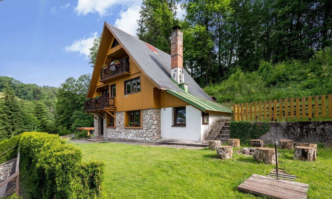 Benecko House | Elegant Private Villa for 6 with Pets, WIFI & Panoramic Views