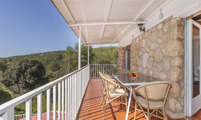 Tarragona House | Private Villa for 8 with Pool, Ocean View & Modern Amenities