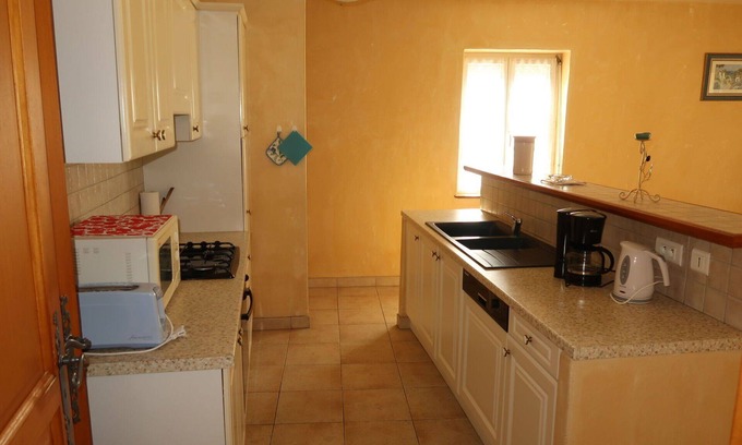 Grillon House | Cozy Villa for 4 with Pet-Friendly Amenities and Parking