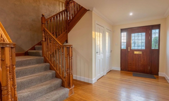 South Galson Villa | Private Villa for 10 with WIFI, TV, Kitchen & Spa Access