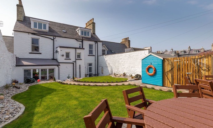 Portpatrick House | Beautiful private villa for 16 guests with WIFI, TV, patio and pets allowed