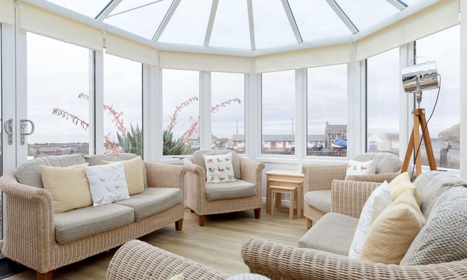 Portpatrick House | Beautiful private villa for 16 guests with WIFI, TV, patio and pets allowed