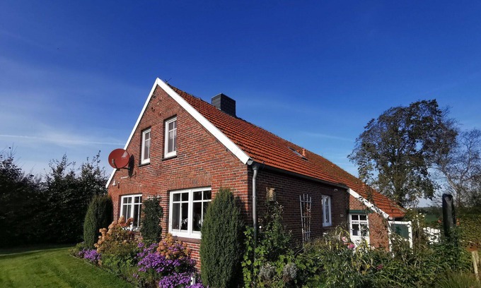 Barkholt House | Inviting Villa for 4 with Ocean View and Spa Amenities