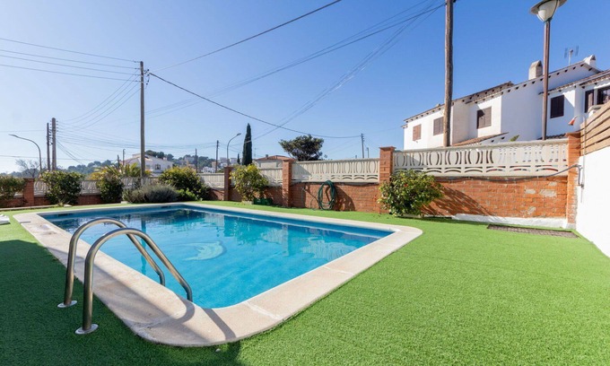 Creixell House | Inviting Private Villa with Pool, Ocean Views & Pet Friendly