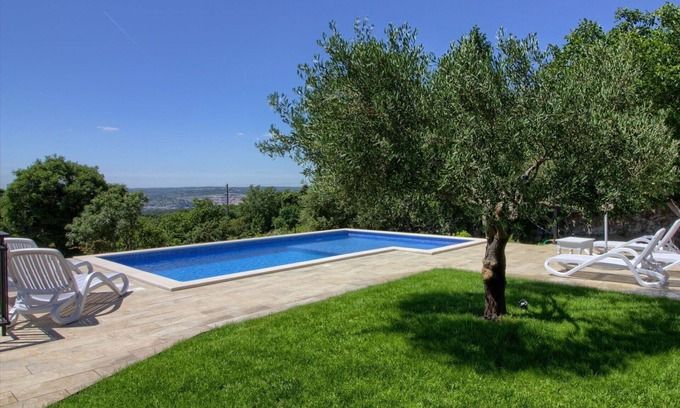 Brovinje House | Inviting Private Villa with Pool, Ocean Views & Pet-Friendly