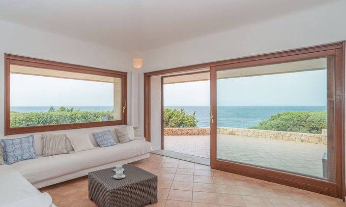 Portobello Villa | Elegant Oceanfront Villa for 8 with WIFI and Parking