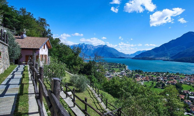 Stazzona House | Inviting Lake View Villa for 6 with WIFI & Pet-Friendly Perks