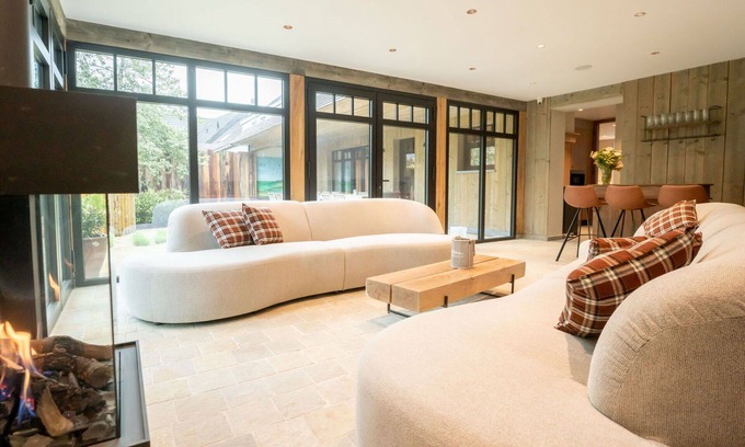 Klemskerke House | Inviting Oceanfront Villa for 12 with WIFI & Spa Access