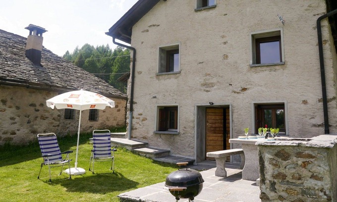 Blenio House | Beautiful private villa for 4 guests with TV, patio, pets allowed, panoramic view and parking