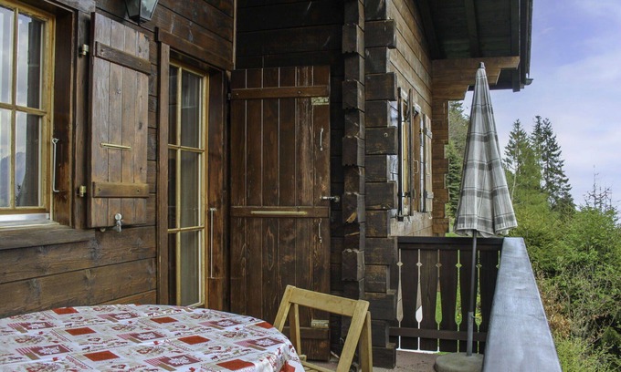 Moleson House | Enchanting Villa for 5 with WiFi, Terrace & Scenic Views