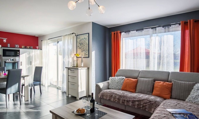 Goulven House | Cozy Oceanfront Villa for 4 with WIFI and Terrace