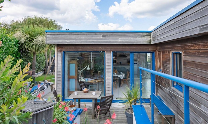 Berven House | Charming Oceanfront Villa for 4 with WIFI and Terrace
