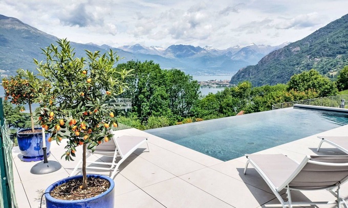 Bellano House | Inviting Private Villa with Pool and Lake View for 5 Guests