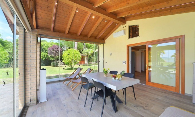 San Feliciano House | Relaxing Private Villa for 5 with Lake View & Pet Friendly