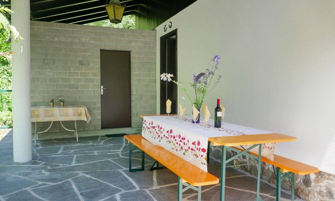 Olivone House | Inviting Private Villa for 6 with WIFI, Pets Welcome