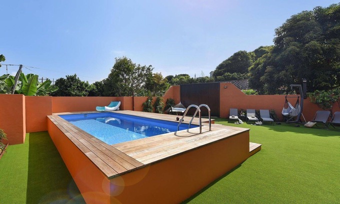 Arucas House | Inviting Private Villa with Pool and Wi-Fi for 10 Guests