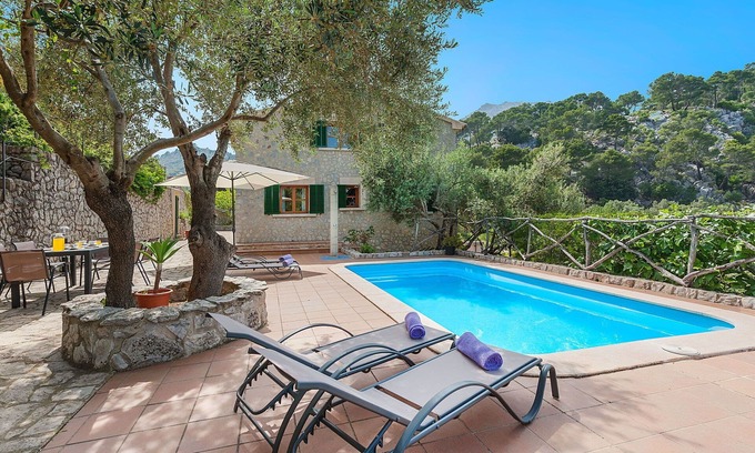 Selva House | Private Villa for 8 with Pool, WiFi & Parking Await You