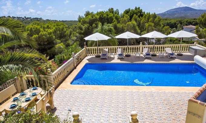 Media Luna Villa | Inviting Private Villa with Pool, A/C & Ocean Views