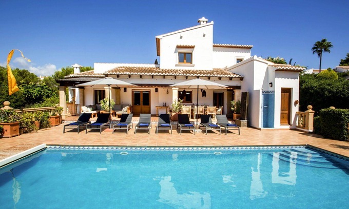 Media Luna Villa | Private Villa with Pool & Ocean View for 8 Guests