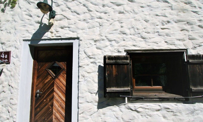 Voels House | Inviting Private Villa: Ideal for 5 with Panoramic Views