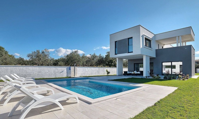Stinjan Villa | Relaxing Private Villa with Pool, Ocean View & Family Comfort