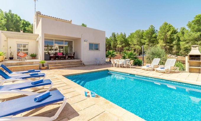 Betlem de Marina Villa | Inviting Private Villa with Pool, A/C and Ocean View