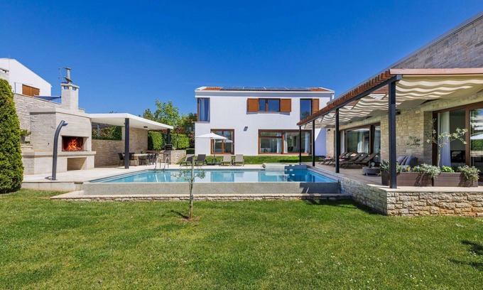 Sveti Petar u Sumi Villa | Enchanting Private Villa with Pool, Hot Tub & Pet-Friendly