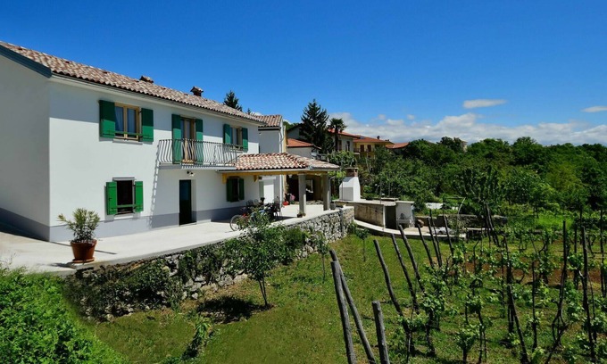Trinajstici House | Beautiful private villa for 6 guests with hot tub, WIFI, A/C, TV, terrace and parking