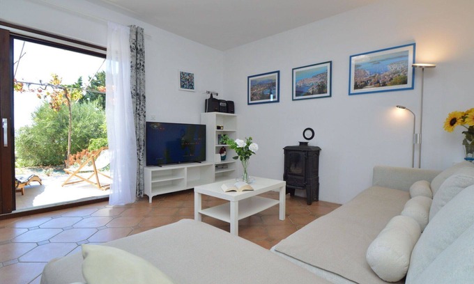 Murter House | Private Villa for 8 with Ocean View and Pet-Friendly Amenities