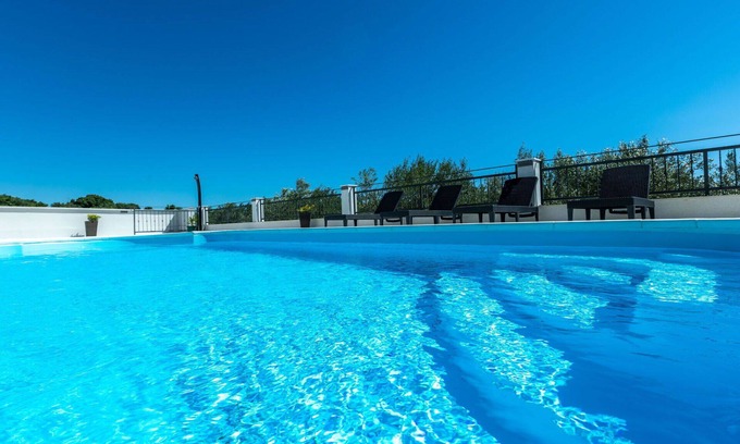 Gornji Zemunik House | Beautiful private villa for 8 guests with WIFI, private pool, hot tub, A/C, TV and terrace