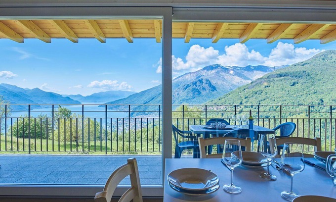 Domaso House | Inviting Villa for 8 with WiFi, Pets Welcome & Lake View