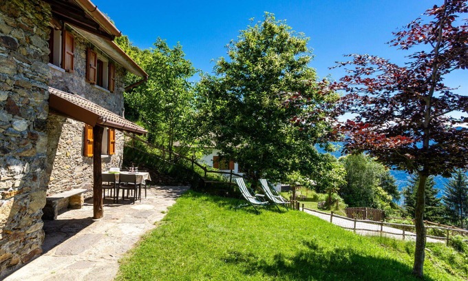Plesio House | Inviting Private Villa for 6 with Pets, WIFI, and Terrace