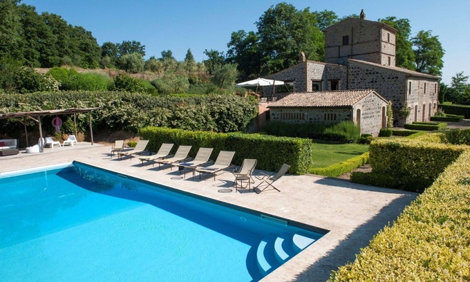 Porano Villa | Ideal Villa for 10: Pool, A/C, and Lake Views Await