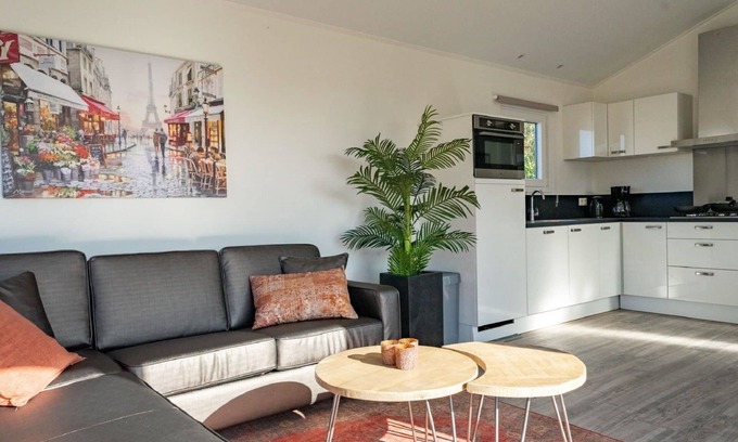 Linden House | Cozy Private Villa for 4 with WIFI, Terrace, and Parking