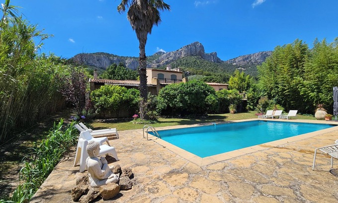 Le Revest-les-Eaux Villa | Beachside Villa with Pool, Perfect for 10 Guests