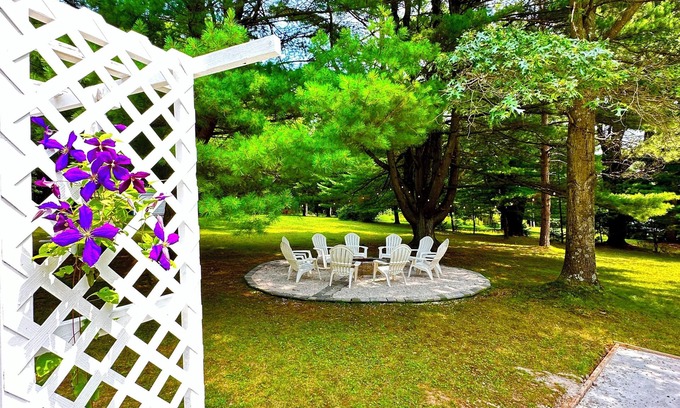 Scotrun House | Idyllic Retreat with Private Pool, Spa & Stunning Amenities