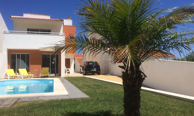 Sao Martinho do Porto Villa | Idyllic Villa for 8 with Private Pool Near the Beach