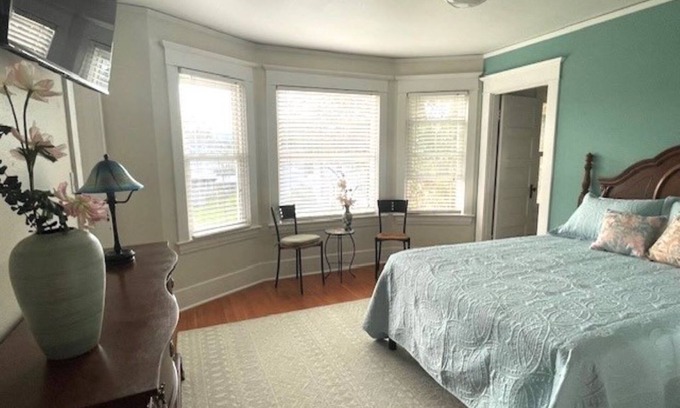 Carnation Bed & Breakfast | Remarkable Queen Room with Private Bath in Historic B&B