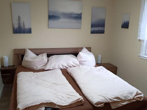 Oberhain House | Delightful Querbach Hut with Spring Water & Pet-Friendly Access