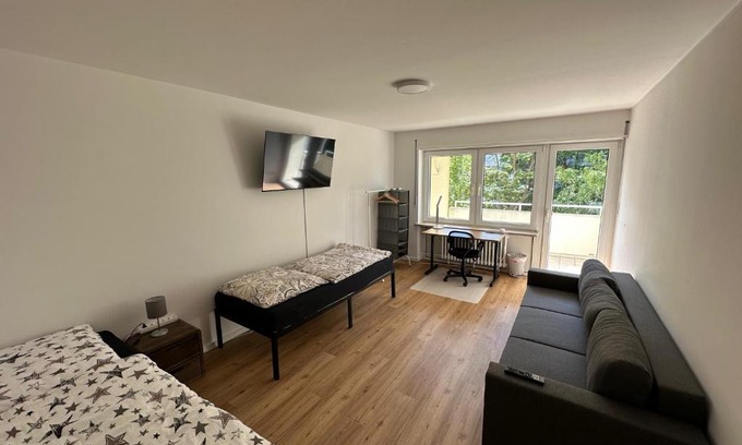 Sudweststadt Apartment | Quiet Cosy Apartment with Balcony in Central Location