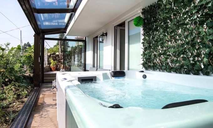Alpendurada e Matos House | Inviting Rebuilt Cottage with Hot Tub & Pet-Friendly Stay