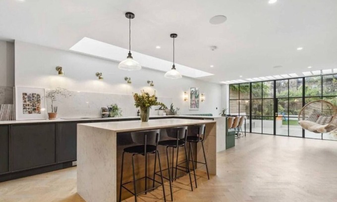 Clapham House | Delightful Family Home in Abbeville Village, Clapham