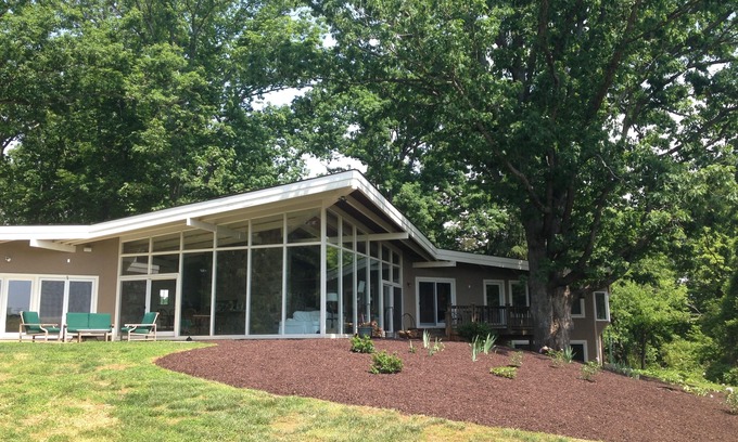 Charlottesville House | Relaxing Ocean View Retreat for Families and Friends