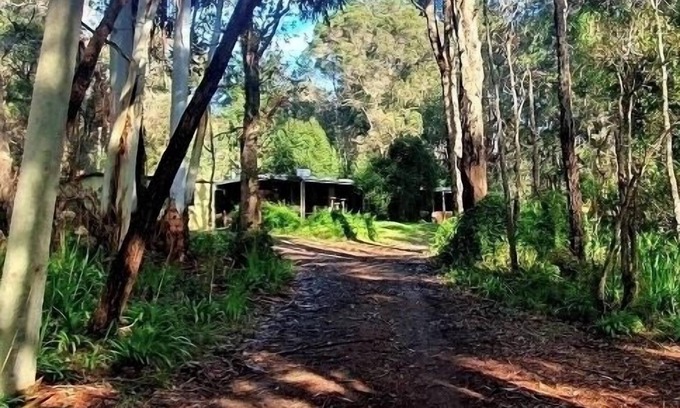 Denmark House | Tranquil Bush Retreat with Breakfast & Child-Friendly Amenities