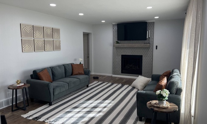 Southwyck House | Idyllic Retreat by Golf Course with Pet-Friendly Amenities