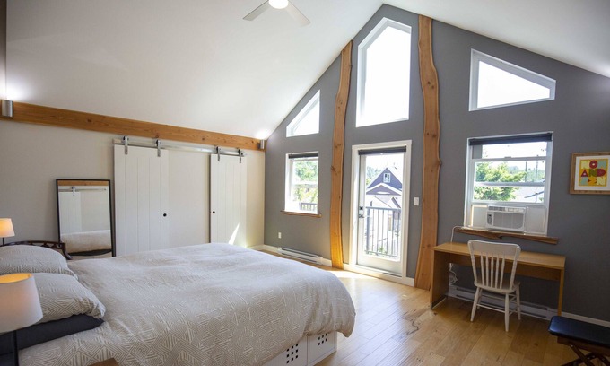 Cumberland House | Beautiful relaxing modern 3 BR new home in Cumberland village - month rental