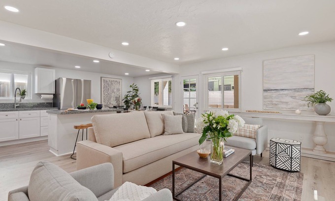 West Beach Condo | Cozy Remodeled Condo with Patio Steps from West Beach