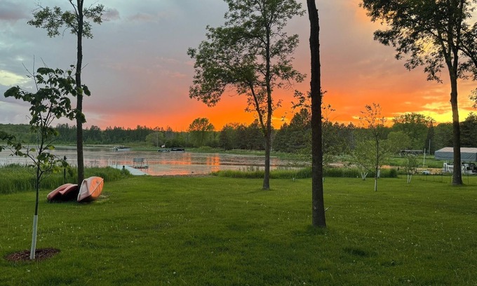 Luck House | Tranquil Retreat on Bone Lake with Ocean & Spa Views