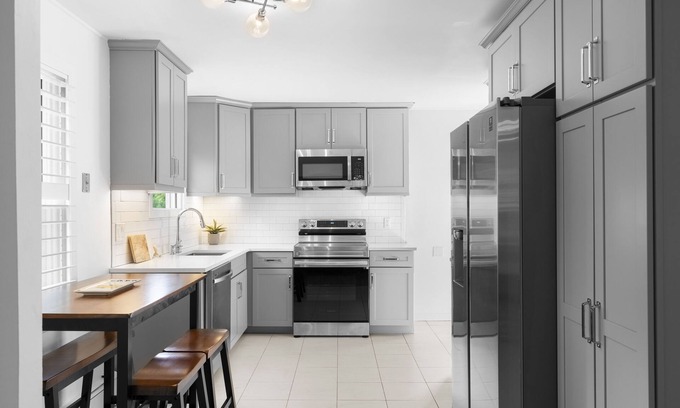 East Quogue House | Inviting 2 Bedroom Retreat Near the Beach - Rated 9.8/10